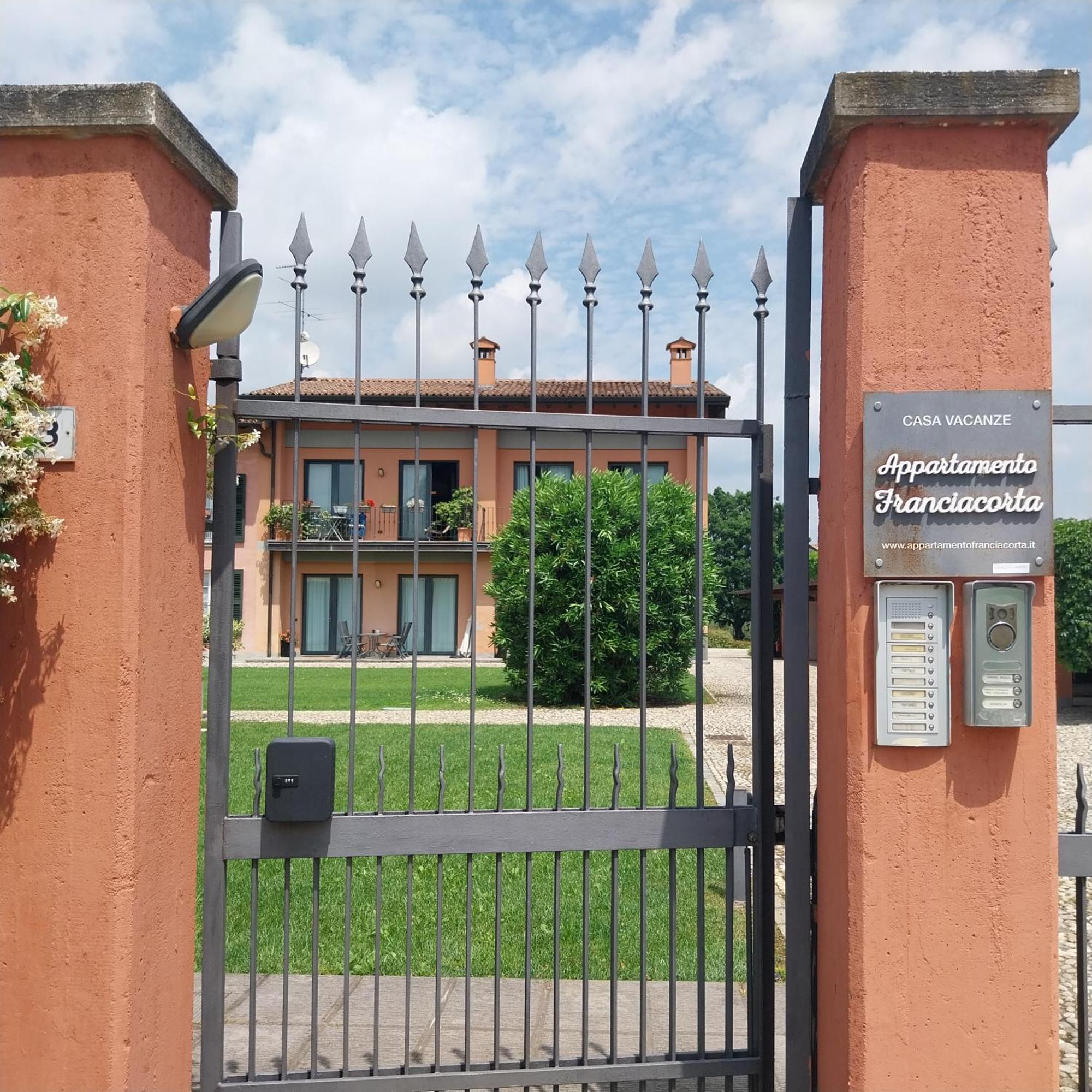 Appartamento Franciacorta Cazzago San Martino المظهر الخارجي الصورة